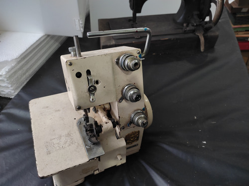 Máquina De Costura Chinesinha Não Testada. Conserto Ou Peças