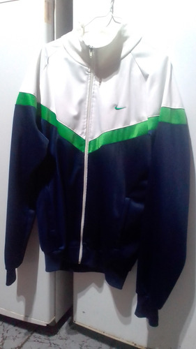 Campera Nike Talle Xl  Deportiva  Buen Estado 