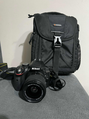 Cámara Nikon D3300 + Lente 18-55mm + Mochila Fotográfica