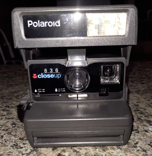 Camera Fotográfica Antiga Polaroide. Bem Conservada. 