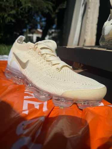 Zapatillas Vapormax Manteca. Talle 42 De 27.5 Cm.