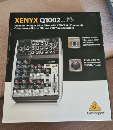 Mesa De Som Behringer Xenyx Q1002usb