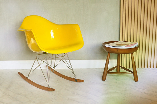 Cadeira De Balanço Ray E Charles Eames Em Fibra De Vidro  