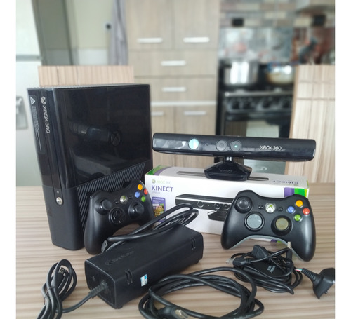 Xbos 360 Slim Con Kinect,batería Original, Dos Controles