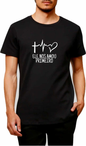 Camiseta Preta - Ele Nos Amou Primeiro - Moda Evangélica 