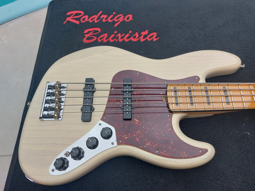 Baixo Fender Jazz Bass American Deluxe V 18v Com Case