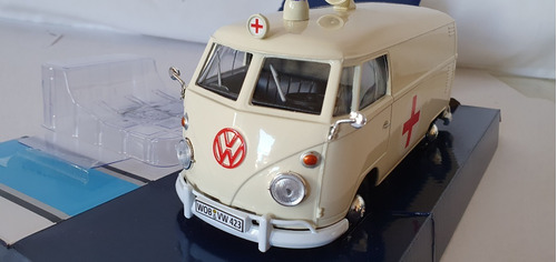 1:24 Ambulancia Volkswagen  Motor Max Nueva De Collection 