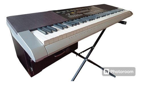 Piano Casio Wk-240 + Cargador + Base Para El Piano + Pedal.