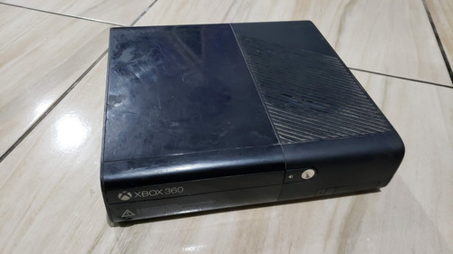 Xbox 360 Super Slim Só O Aparelho Sem Nada E Ele Não Liga! Tá Com Defeito. G20