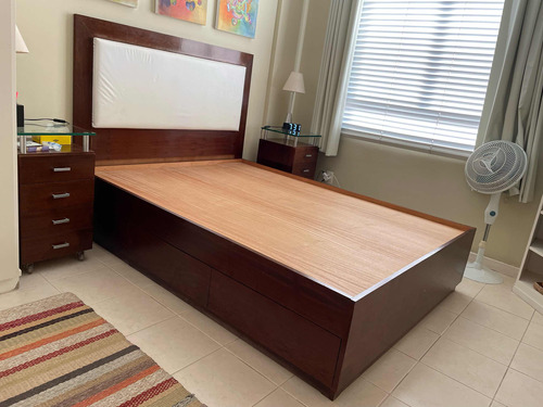 Móveis De Quarto (cama De Casal Com 2 Mesas De Cabeceira)