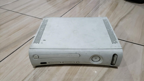 Xbox 360 Fat Branco Só O Aparelho Sem Nada Ele Liga Mas Sem Imagem. Tá Com Defeito! K3