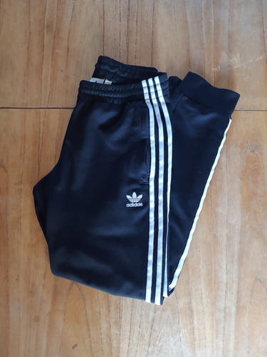 Pantalón adidas Sst Negro / No Dickies / No Carhartt 