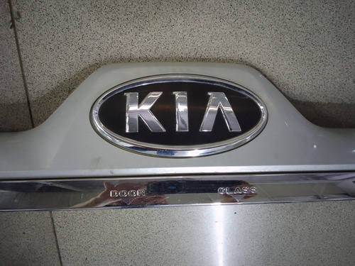Platina De Compuerta Con Emblema Kia Sportage 2011 Foto 4