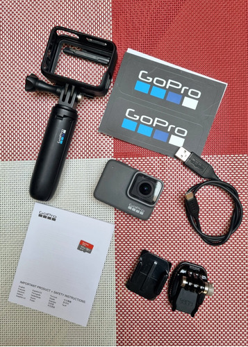 Excelente Regalo. Gopro Hero7 Silver Con Accesorios!!! 