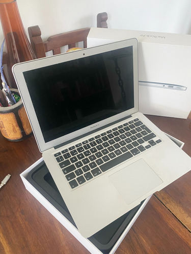 Macbook Air 2017 13.3 Con Caja Y Cargador