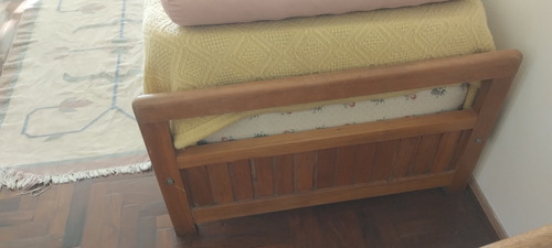 Cama De Madera Maciza En Excelente Estado.