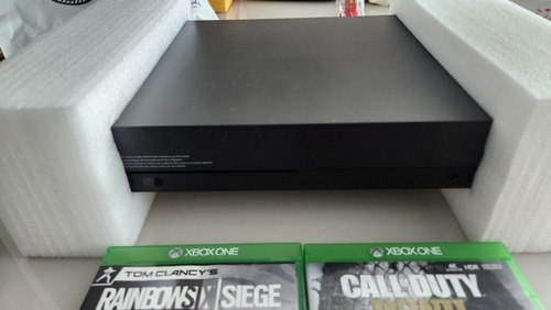 Xbox One X Na Caixa + 2 Jogos