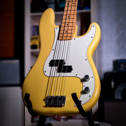 Baixo 4 Cordas Fender Player Precision Bass Buttercream