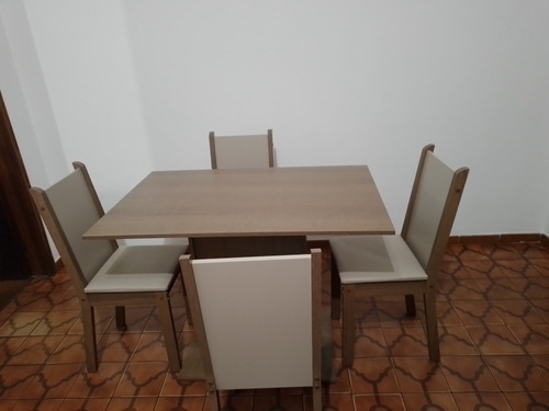 Mesa De Jantar Com 4 Cadeiras