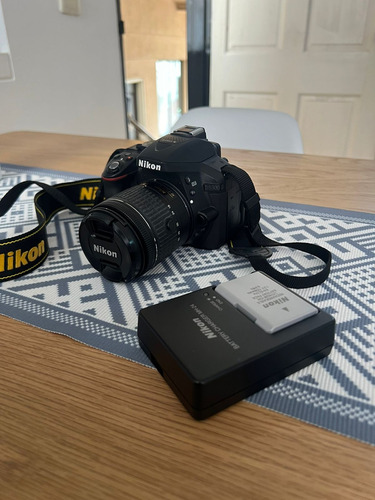  Nikon Kit D5300 + Lente 18-55mm Vr Dslr Color Negro