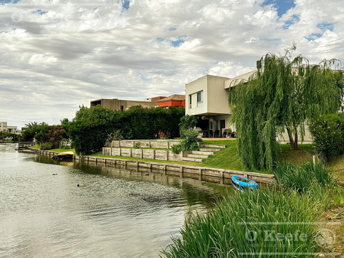 Casa En Venta - Barrio Nuevo Quilmes - Lote Al Canal.