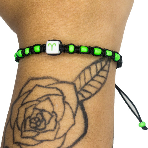 Pulseira De Macramê De Signo Artesanal Preto Verde Miçangas