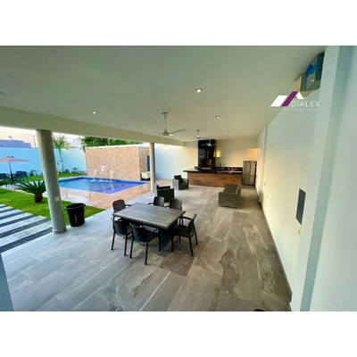 Venta Quinta De 376 M2 En Fracc. Los Portales En Col. Portal Del Norte / Portal Dorado En Zuazua