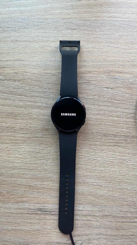 Samsung Galaxy Watch 4 - 44mm + Manillas + Cargador Wireless