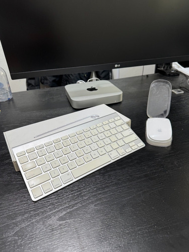 Apple Mac Mini  M2 8gb Ssd 256gb C/ Teclado E Mouse - (2023)