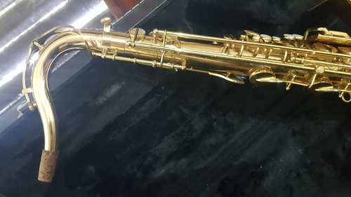 Saxofon Tenor, Marca Jupiter  587.  