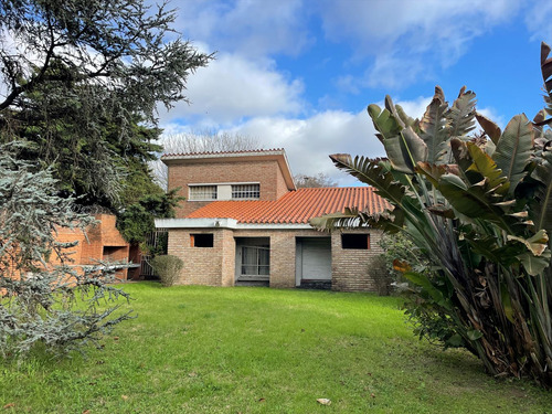 Venta Casa A Reciclar Carrasco 1814m2 Terreno - Imagen 2
