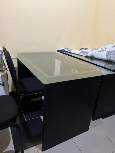 Mesa Para Escritório De Madeira Escura Com Tampo De Vidro 