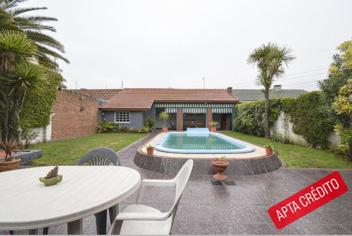 Venta Casa 4 Ambientes Apta Credito C/ Piscina, Quincho Y Garage. Don Bosco.