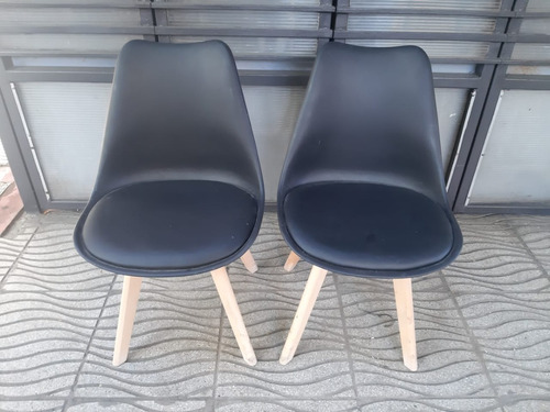 2 Sillas Tipo Eames Negras Asiento Almohadilla Oferta