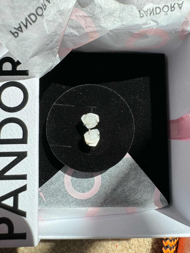 Pandora Aros White Rose
