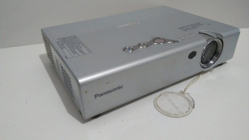 Projetor Panasonic Pt-lb20u 2000 Lúmens  C/ Cabos S/controle