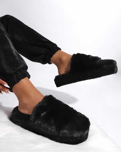 Pantuflas Negras Cerradas De Piel Peluche Pelo Súper Suaves