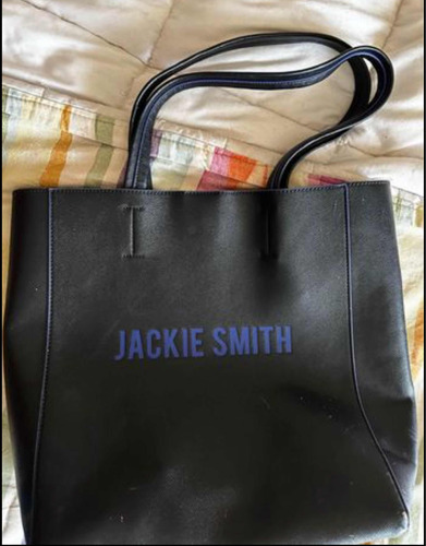 Cartera Jackie Smith Corita Negra Con Letras Azules