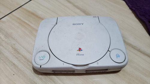 Playstation 1 Psone Só O Aparelho Sem Nada. Liga Sem Imagem E Disco Nao Gira. A2