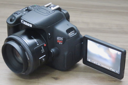 Câmera Fotográfica Canon Rebel T5i + Lente 50mm + Acessórios