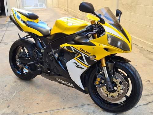 YAMAHA R1
