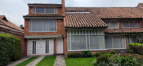 Vendo O Arriendo Espectacular Casa En El Barrio Cedro Bolivar Bogotá D.c. En Zona Residencial