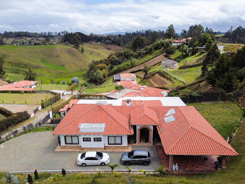 Vendo Finca Moderna En El Carmen De Viboral, A 10 Min. De San Antonio De Pereira