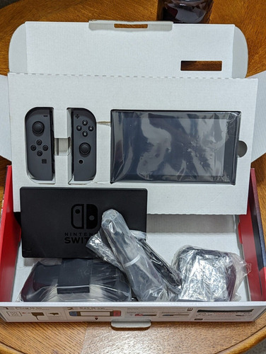 Nintendo Switch 32gb Standard Color  Gris Y Negro 1 Juego.