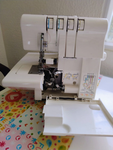 Máquina De Coser Ultralock Singer Finishing Touch 14sh654