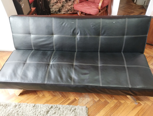 Futon Negro Cuerina. SodiMac. Usado C/detalles Oportunidad