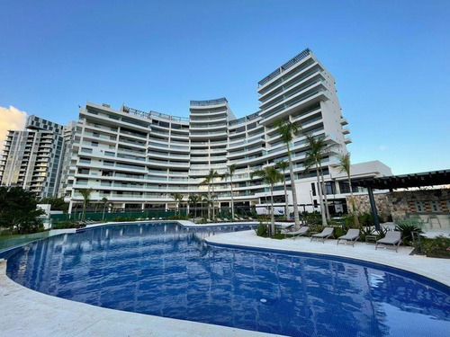 Departamento En Venta Al Norte De Merida, Frente A Plaza Comercial. 