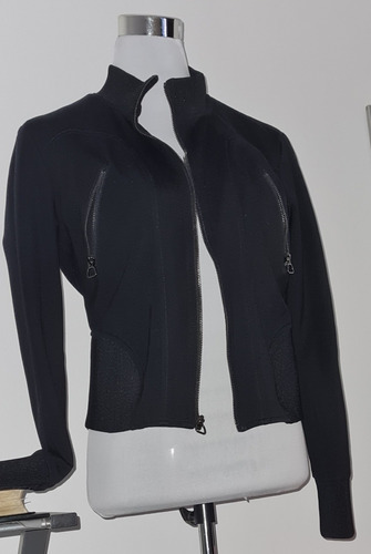 Chaqueta Color Negro Tela Elasticada Marca Guess Talla S/m