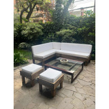 Terraza De Madera Con Cojines