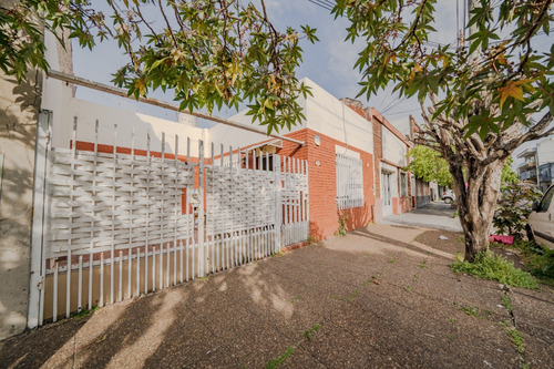 Venta. Casa De 3 Ambientes. Con Patio Y Parrilla. En San Martin. Reservada - Imagen 2